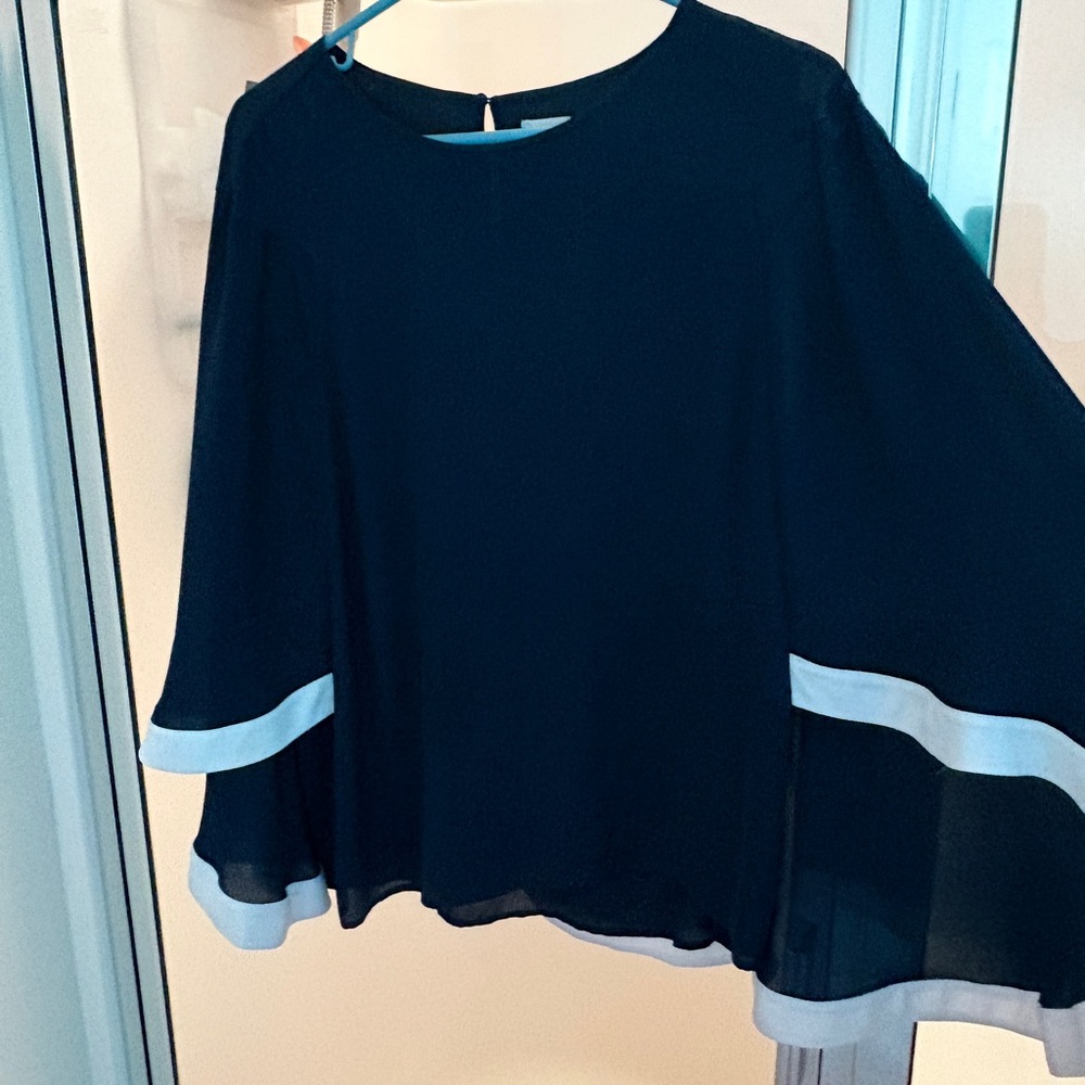 Chicos caplet navy and white